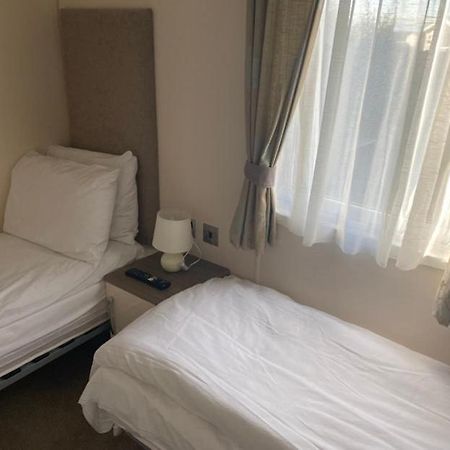 2 Bed, 2 Bath Lodge Style Caravan With Hot Tub & Private Garden At Patrington Haven Leisure Park Екстер'єр фото