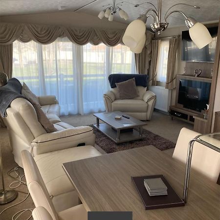 2 Bed, 2 Bath Lodge Style Caravan With Hot Tub & Private Garden At Patrington Haven Leisure Park Екстер'єр фото