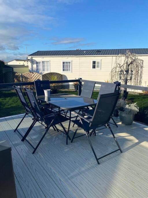 2 Bed, 2 Bath Lodge Style Caravan With Hot Tub & Private Garden At Patrington Haven Leisure Park Екстер'єр фото
